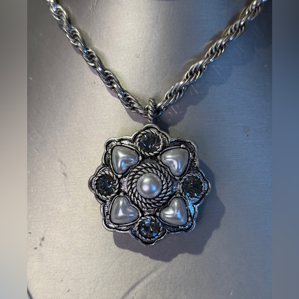 Jessica Simpson Talisman necklace